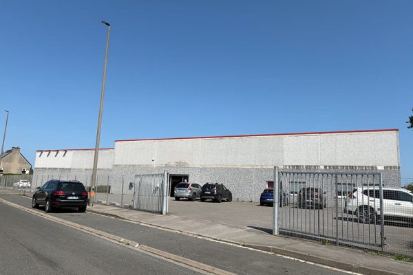 À louer – Local d’activités de 1 690 m² dans la ZAC du Chemin Vert à Calais – Pas-de-Calais (62)