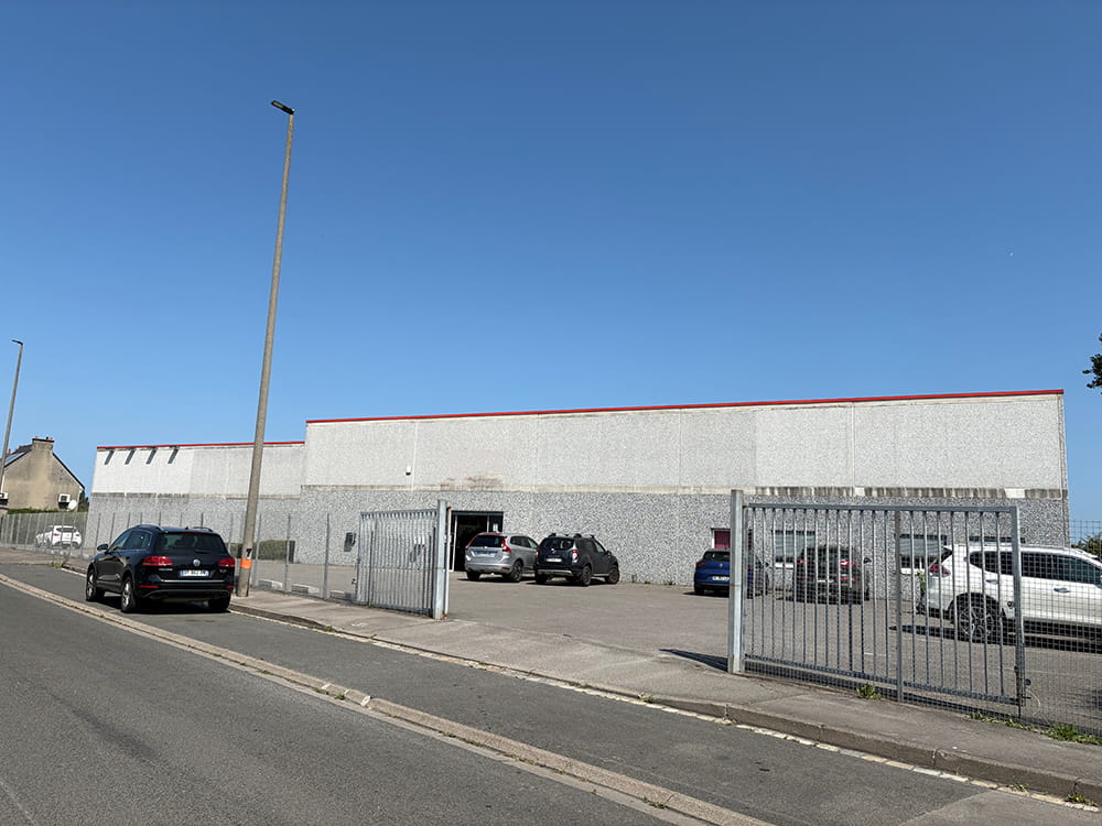 À louer – Local d’activités de 1 690 m² dans la ZAC du Chemin Vert à Calais – Pas-de-Calais (62)