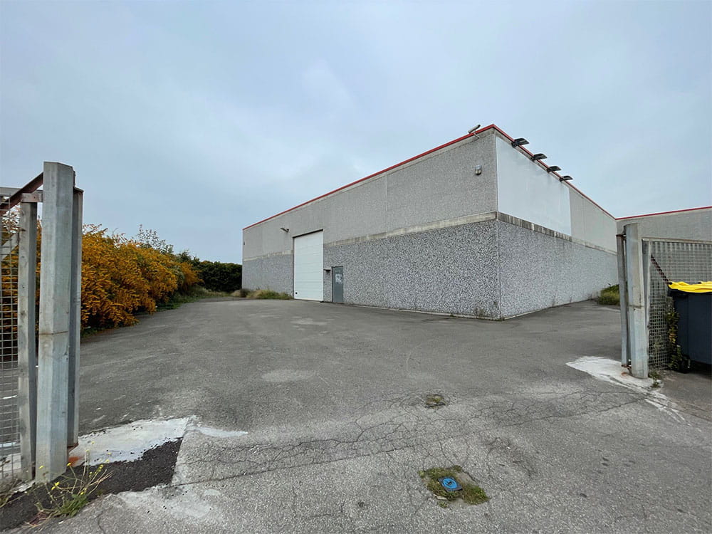 À louer – Local d’activités de 1 690 m² dans la ZAC du Chemin Vert à Calais – Pas-de-Calais (62)