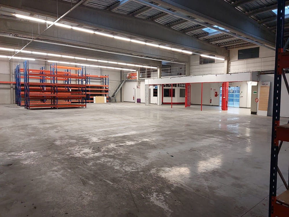 À louer – Local d’activités de 1 690 m² dans la ZAC du Chemin Vert à Calais – Pas-de-Calais (62)