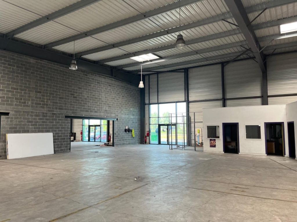 À louer – Local d’activités de 560 m² dans la Zone d’activités de Coquelles – Pas-de-Calais (62)