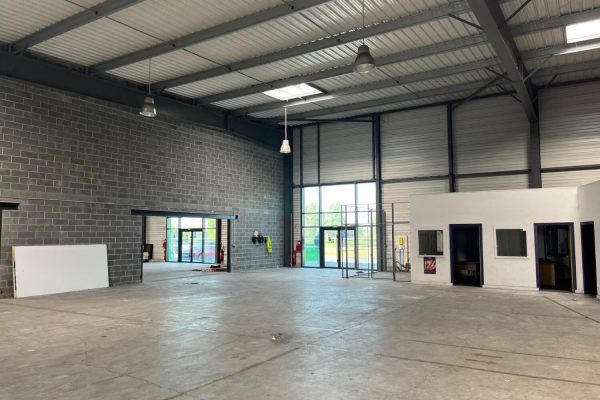 À louer – Local d’activités de 560 m² dans la Zone d’activités de Coquelles – Pas-de-Calais (62)