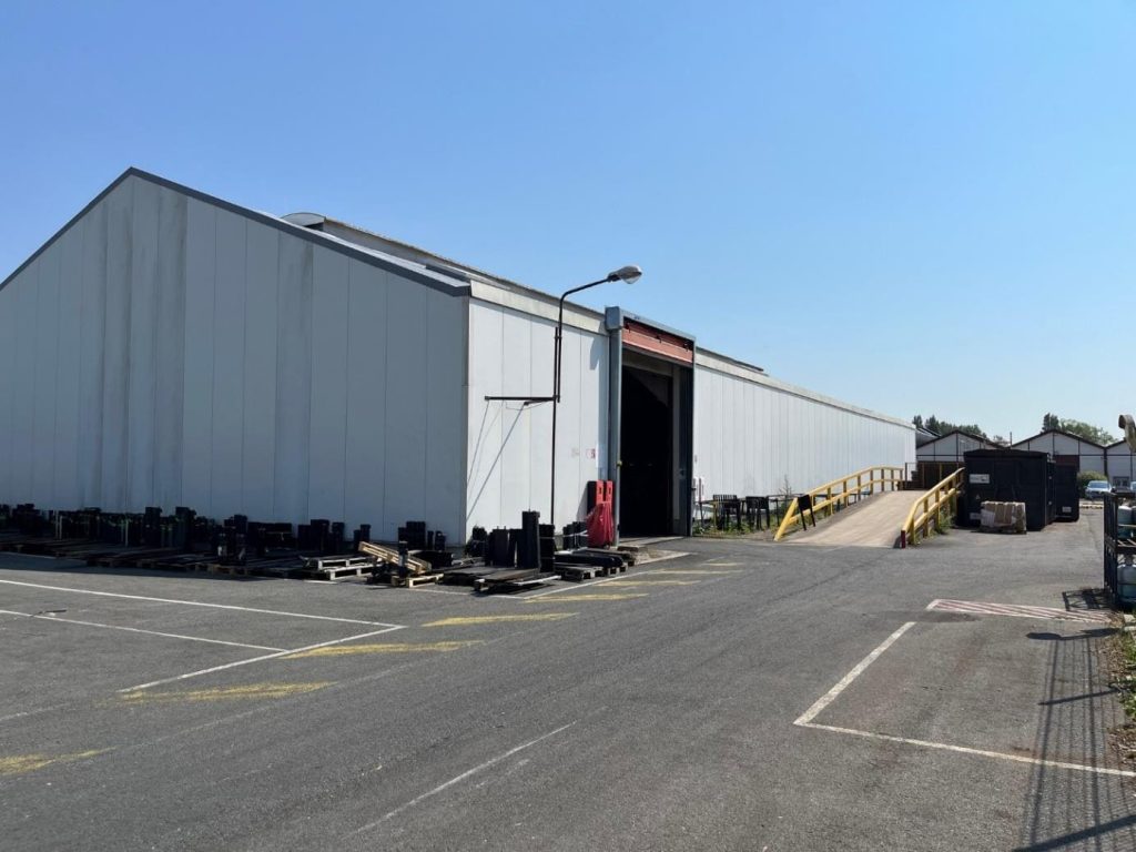 À louer – Local industriel de 6 388 m² dans la zone d’activités de Coquelles – Pas-de-Calais (62)