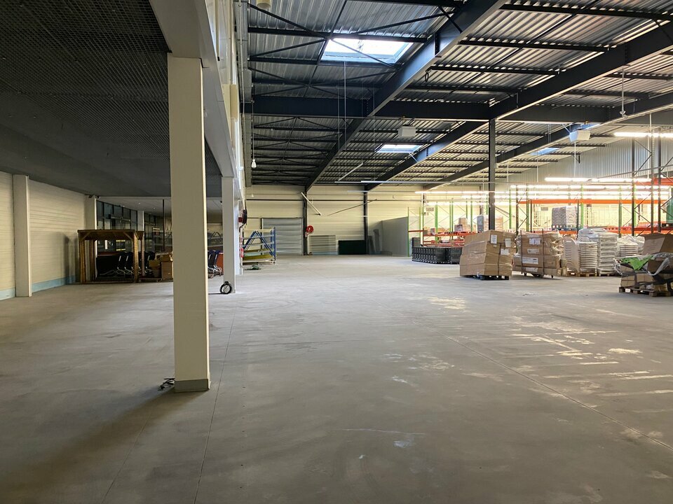 À louer – Locaux d&rsquo;activité de 1 400 m² divisibles dans la commune de Lux- Saône et Loire (71)