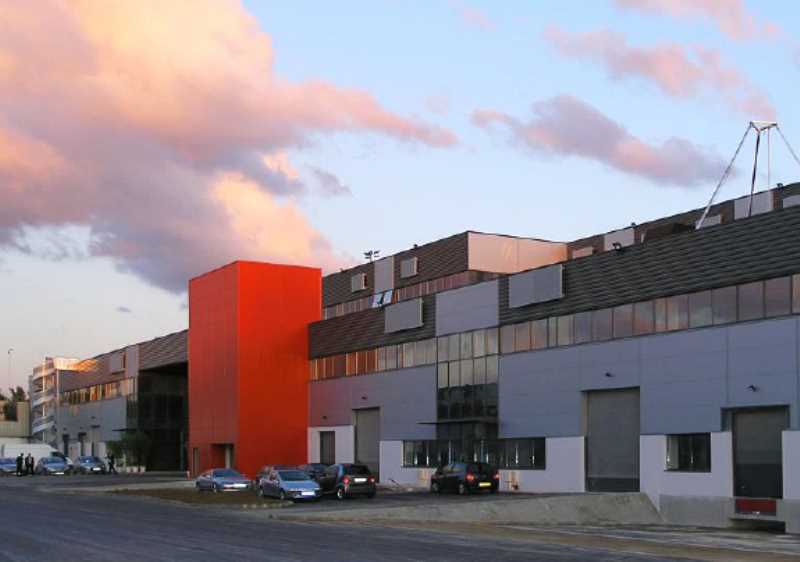 À louer – locaux d&rsquo;activité et bureaux non divisibles de 469 m² à Saint-Denis