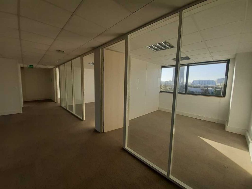 À louer – locaux d&rsquo;activité et bureaux non divisibles de 469 m² à Saint-Denis