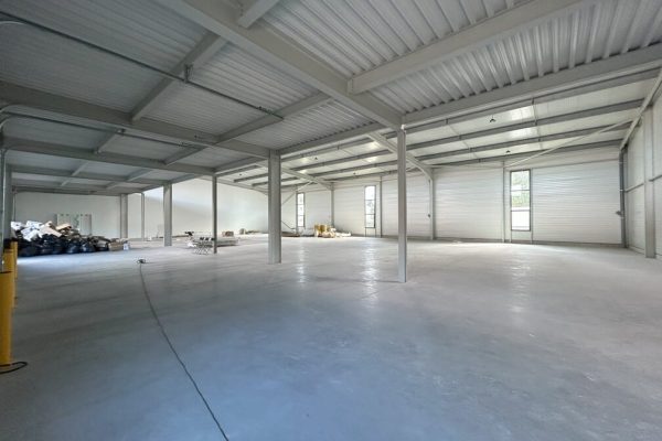 À louer – Locaux d’activités de 330 à 667 m² dans la Zone d&rsquo;activités de Fontcouverte à Avignon – Vaucluse (84)