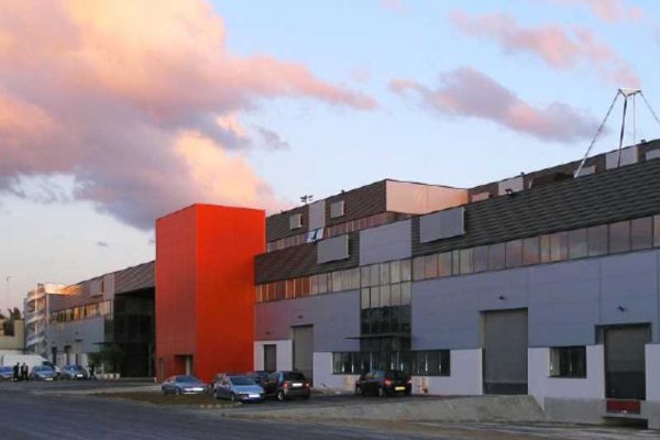 À louer – locaux d&rsquo;activités divisibles de 351 m² à 702 m² à Saint-Denis
