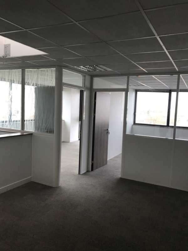 À louer – locaux d&rsquo;activités divisibles de 351 m² à 702 m² à Saint-Denis