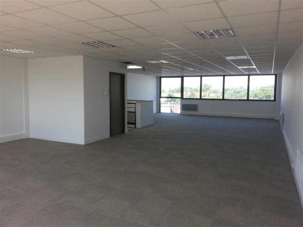 À louer – locaux d&rsquo;activités divisibles de 351 m² à 702 m² à Saint-Denis