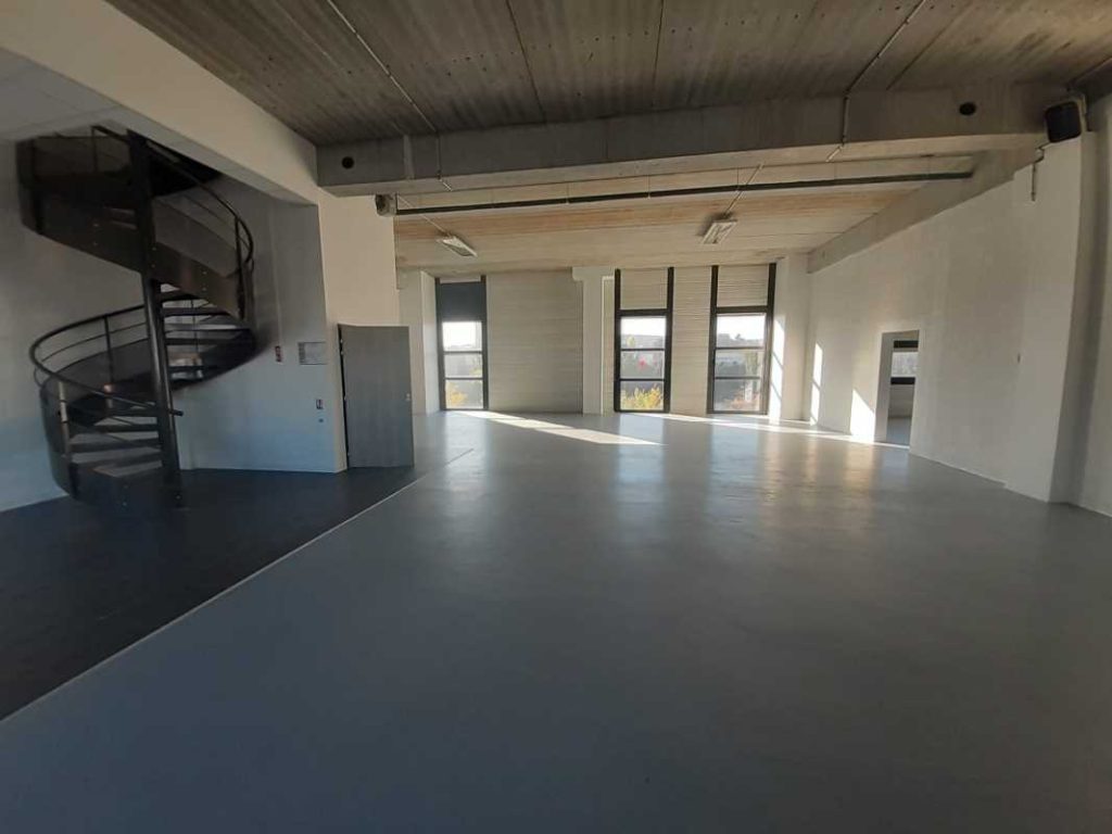 À louer – locaux d&rsquo;activités non divisibles de 469 m² à Saint-Denis
