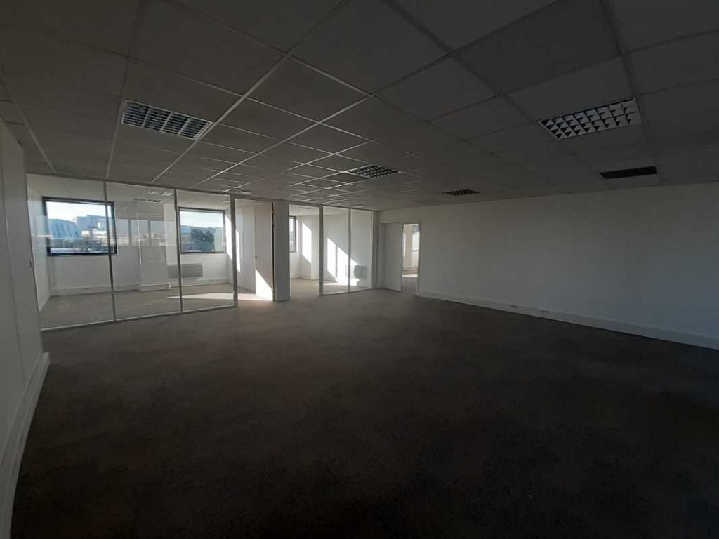 À louer – locaux d&rsquo;activités non divisibles de 469 m² à Saint-Denis