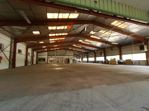 À louer – Locaux de stockage de 5 270 m² à La Couronne