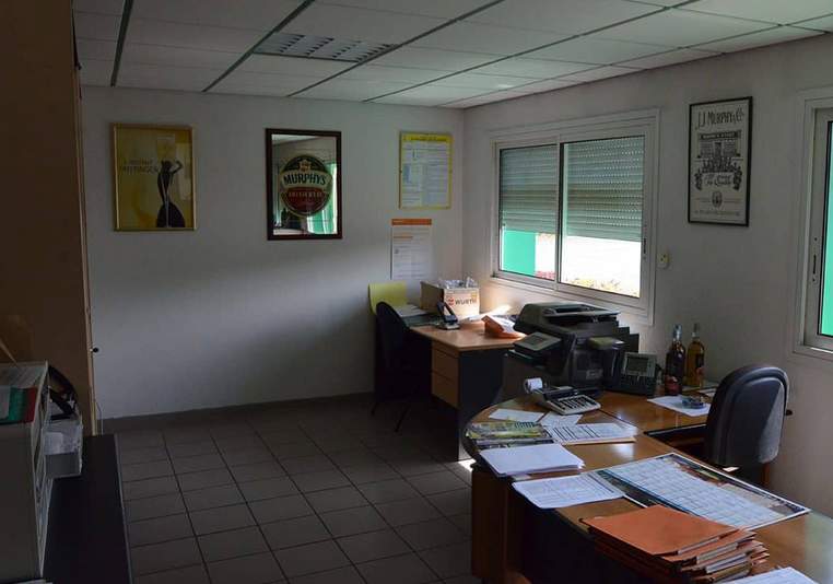 À louer – locaux industriels de 2 400 m² à Peyre en Aubrac, dans la Lozère