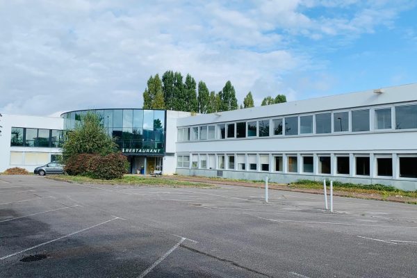 À louer – Locaux Industriels de 25 000 m² divisibles à partir de 1 500 m² à Evreux – Eure (27)