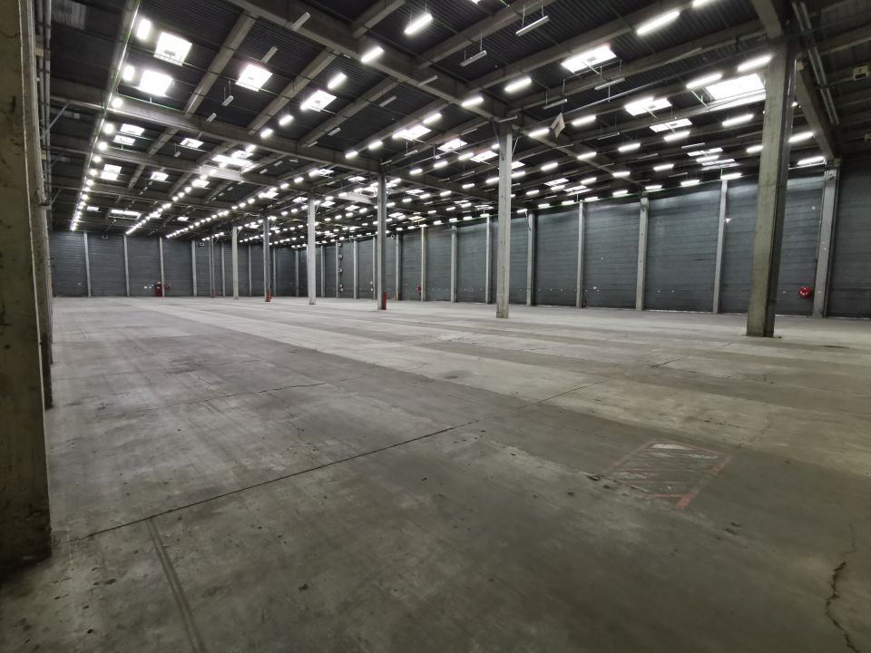 À louer – locaux industriels non divisibles de 7 750 m² à Lesquin à proximité de Lille (59)