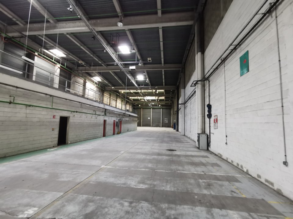 À louer – locaux industriels non divisibles de 7 750 m² à Lesquin à proximité de Lille (59)