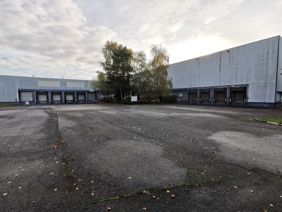 À louer – locaux industriels non divisibles de 7 750 m² à Lesquin à proximité de Lille (59)
