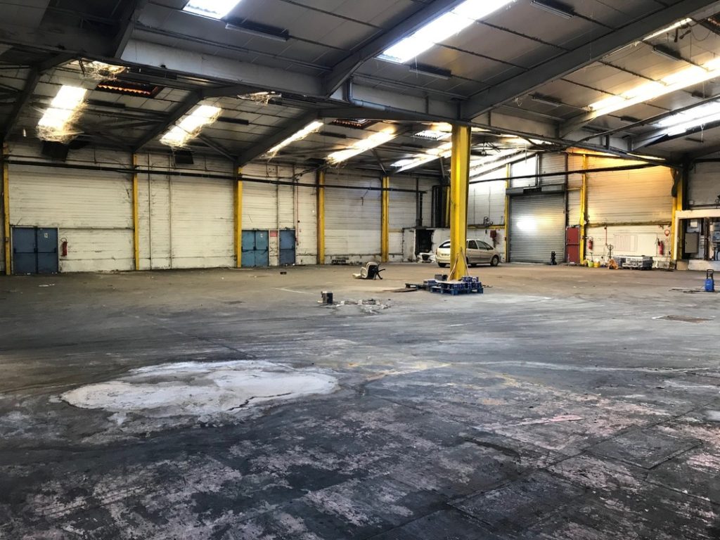 À louer ou à vendre – Entrepôt industriel de 2 400 m² à Calais – Pas-de-Calais (62)
