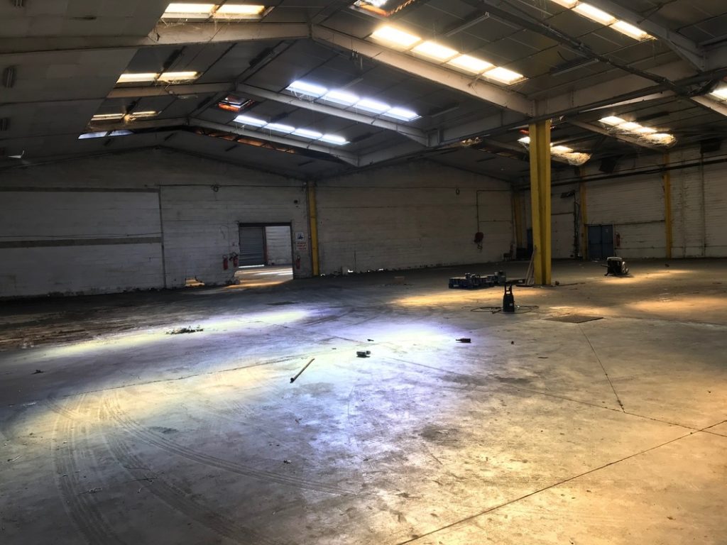 À louer ou à vendre – Entrepôt industriel de 2 400 m² à Calais – Pas-de-Calais (62)