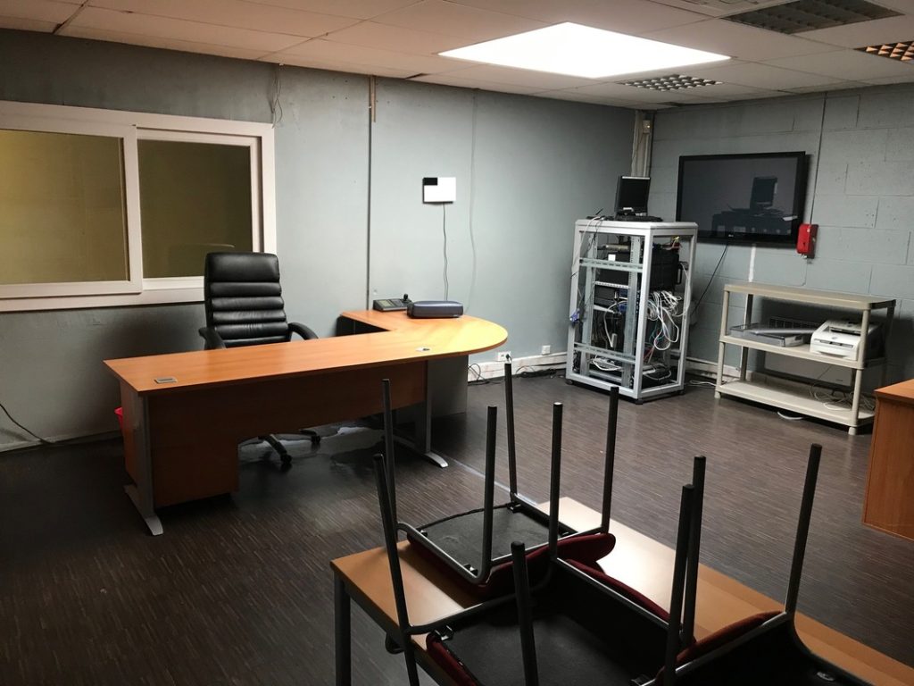 À louer ou à vendre – Entrepôt industriel de 2 400 m² à Calais – Pas-de-Calais (62)