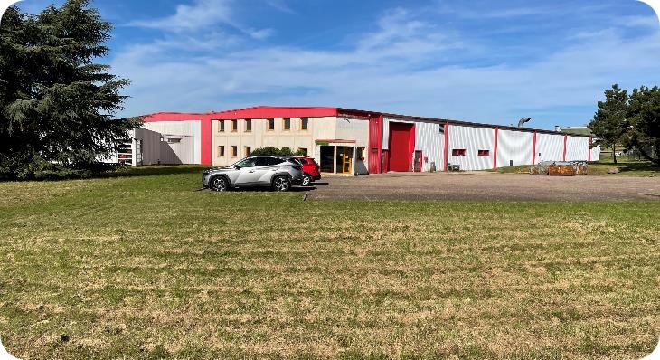 À louer ou à vendre- Local industriel de 3000 m² à Sainte-Marie-aux-Chênes, proche de Metz (57)