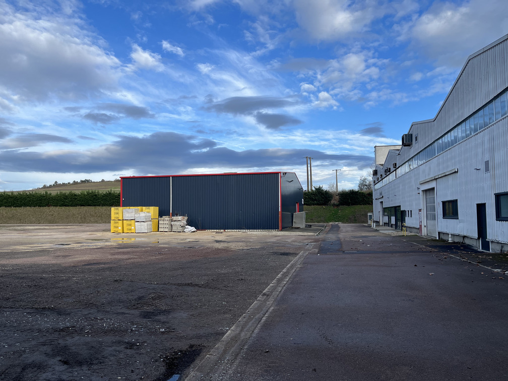 À louer – Terrain industriel de 43 000 m² divisible, avec construction d’un local sur mesure selon vos besoins près d’Auxerre (89)