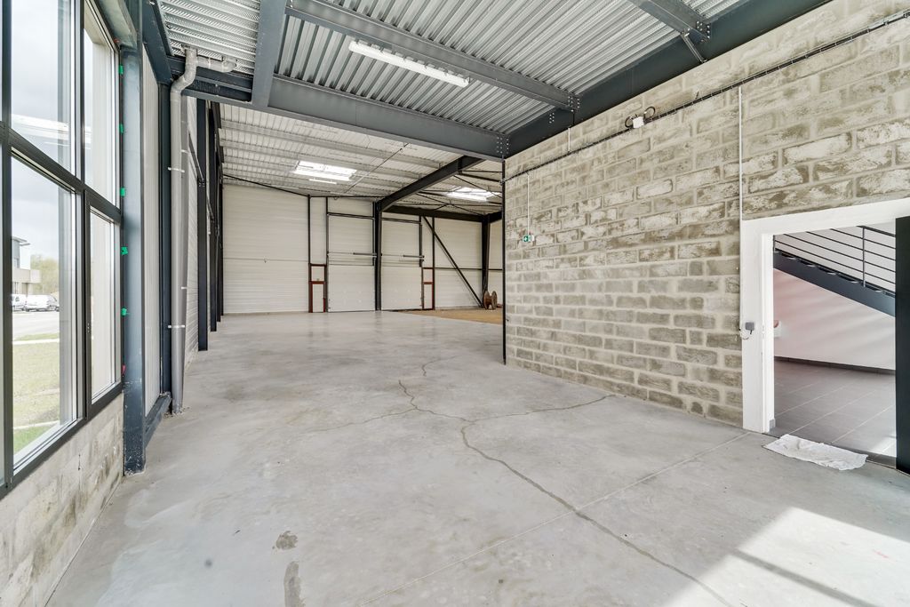 A louer/vendre, local d&rsquo;activités jusqu&rsquo;à 5 215 m² à côte de Paris – Essonne