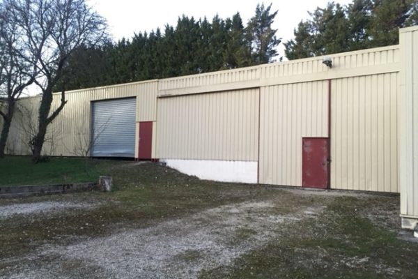 À vendre – 2 Entrepôts de 2 100 et 1 100 m² à Chamvres – Yonne (89)