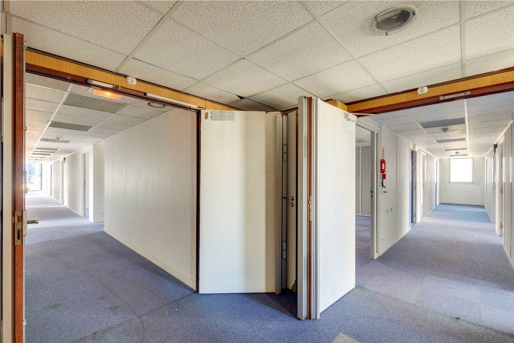 À vendre / À louer – bureaux divisibles de 151 m² à 3 032 m² à Noisy-le-Grand