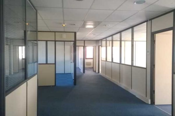 À vendre / À louer – bureaux non divisibles de 254 m² à Aubagne proche de Marseille