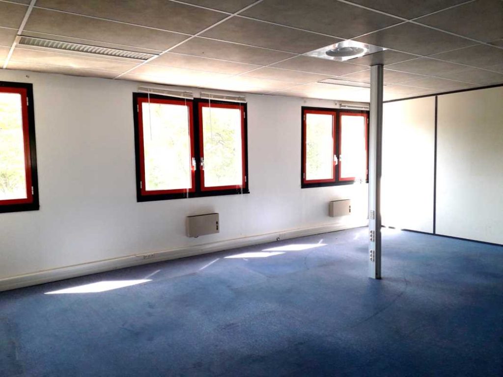 À vendre / À louer – bureaux non divisibles de 254 m² à Aubagne proche de Marseille