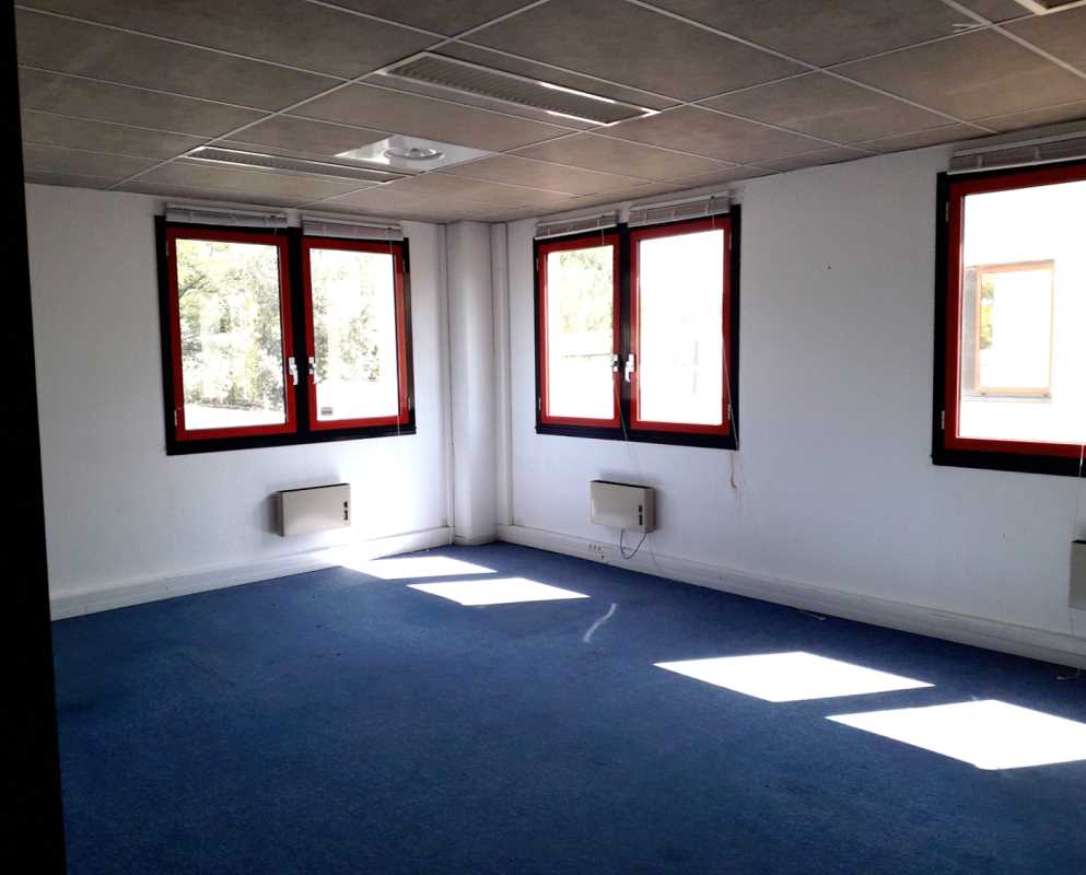 À vendre / À louer – bureaux non divisibles de 254 m² à Aubagne proche de Marseille