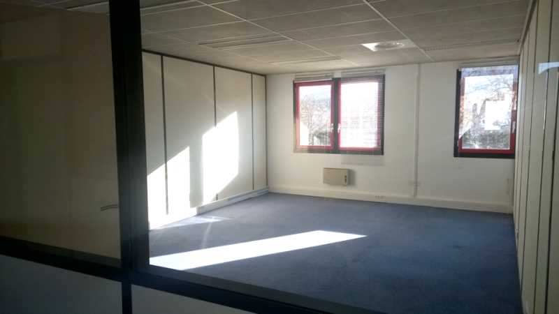 À vendre / À louer – bureaux non divisibles de 254 m² à Aubagne proche de Marseille