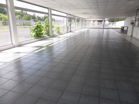 À vendre / À louer – Locaux d&rsquo;activité de 1 200 m² à Creuzier-le-Vieux proche de Vichy