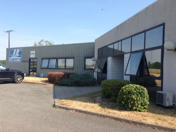 À vendre / À louer  – locaux industriels de 4 000 m² à Châtellerault