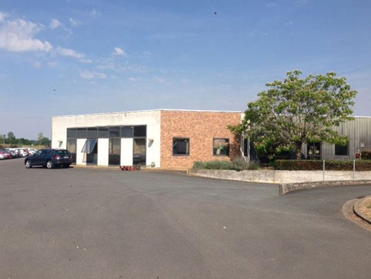 À vendre / À louer  – locaux industriels de 4 000 m² à Châtellerault