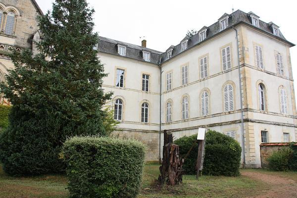 À vendre – Ancien couvent de 3 410m² à reconvertir en locaux d’activités et espaces de travail à Saint-Saulge – Nièvre (58)