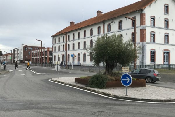 A vendre, ateliers et bureaux de 300 m² avec parking à Tarbes (65)
