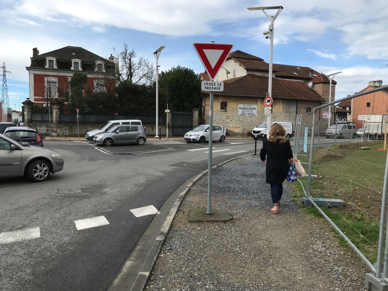 A vendre, ateliers et bureaux de 300 m² avec parking à Tarbes (65)