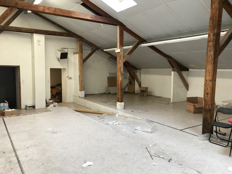 A vendre, ateliers et bureaux de 300 m² avec parking à Tarbes (65)