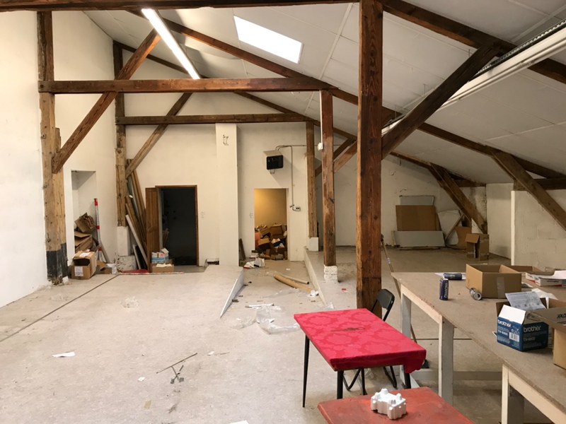 A vendre, ateliers et bureaux de 300 m² avec parking à Tarbes (65)