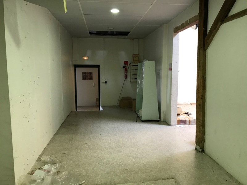 A vendre, ateliers et bureaux de 300 m² avec parking à Tarbes (65)