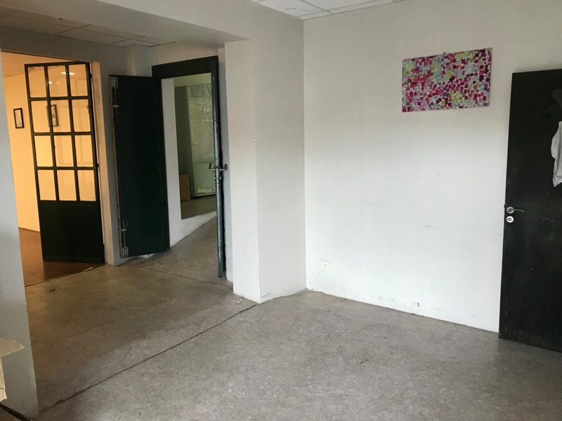 A vendre, ateliers et bureaux de 300 m² avec parking à Tarbes (65)