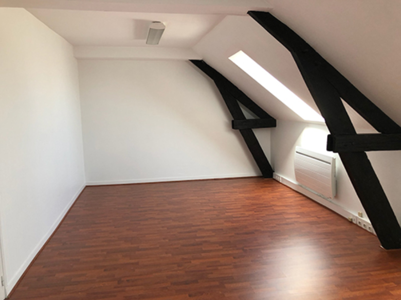 À vendre – bureaux de 2 200 m² à Calais