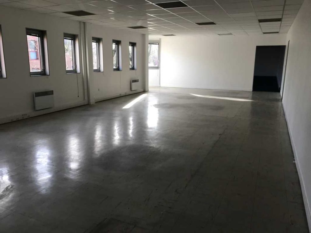 À vendre – bureaux divisibles de 116 m² à 1 328 m² à Montigny-le-Bretonneux