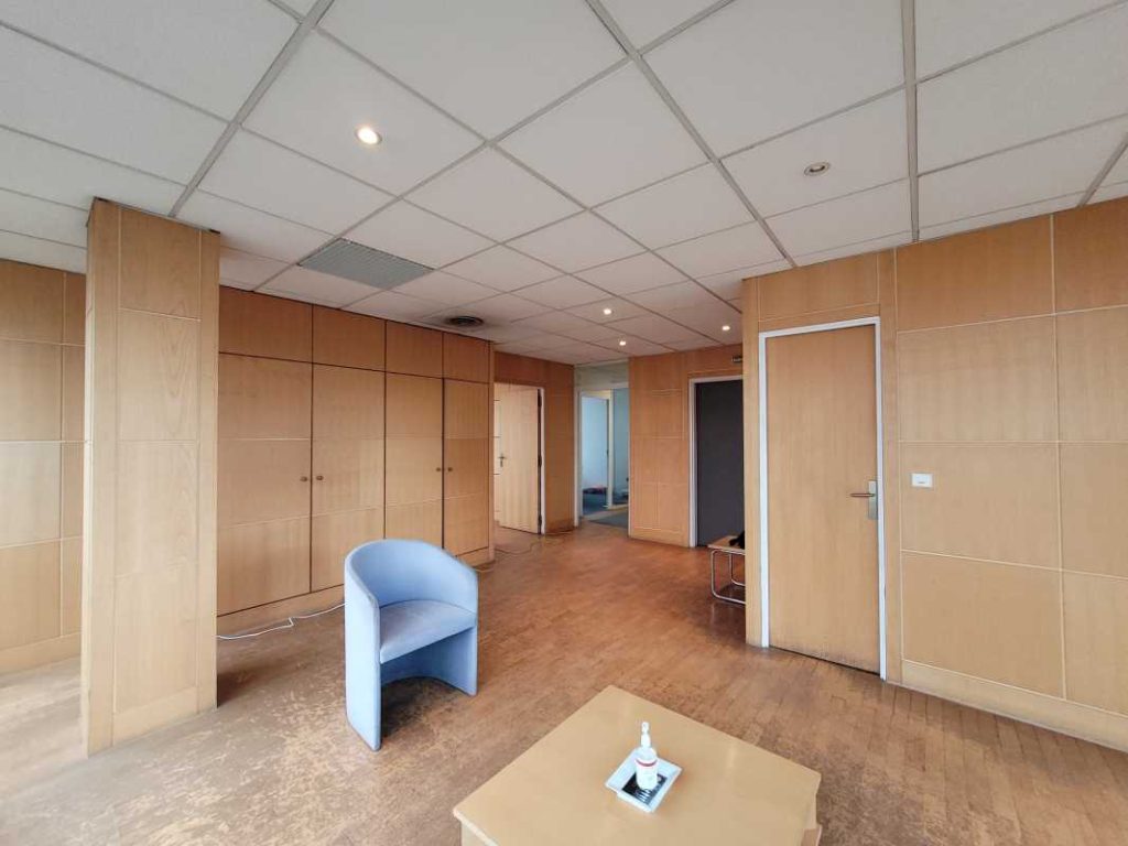 À vendre – bureaux non divisibles de 230 m² à Evry