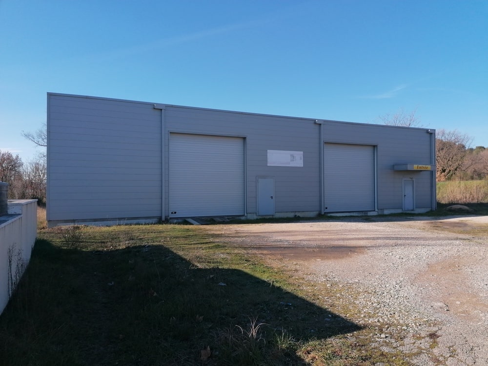 À vendre – Entrepôt de 450 m² à Corbières-en-Provence – Alpes-de-Haute-Provence (04)