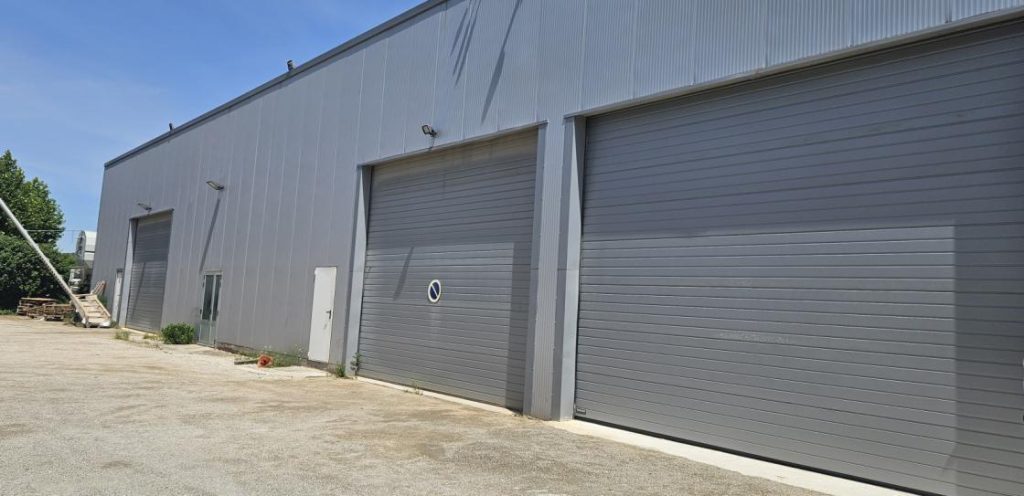 À vendre – Entrepôt de 900 m² dans la zone d’activités du Fournalet à Sorgues – Vaucluse (84)