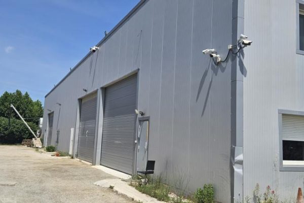 À vendre – Entrepôt de 900 m² dans la zone d’activités du Fournalet à Sorgues – Vaucluse (84)
